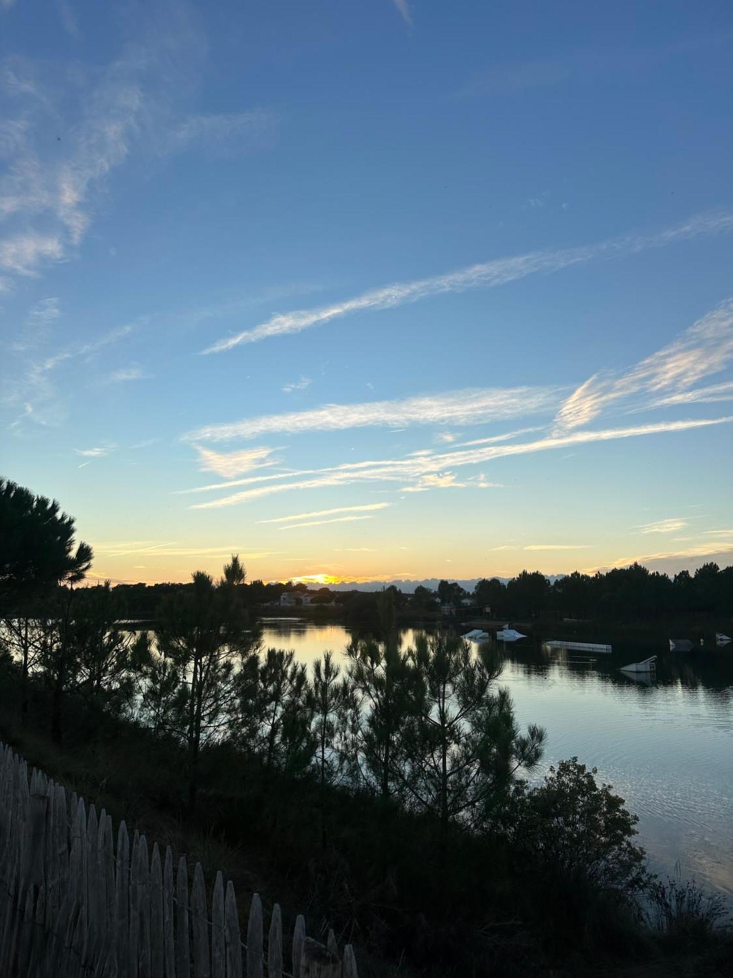 Neuf A 2 Pas De La